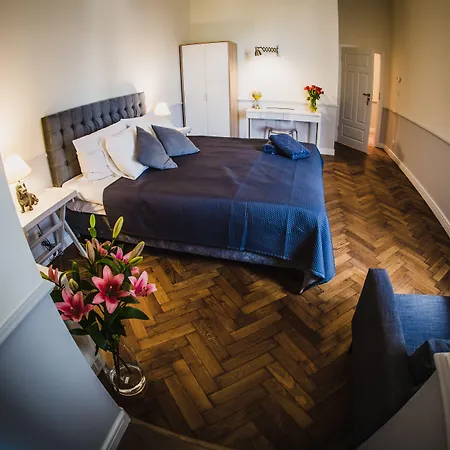 Ξενοδοχείο με διαμερίσματα Angel House 3*