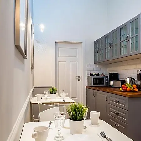 Angel House Apartmanhotel 3*